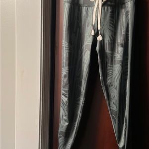 Beyond Yoga green and gray patterned yoga pants